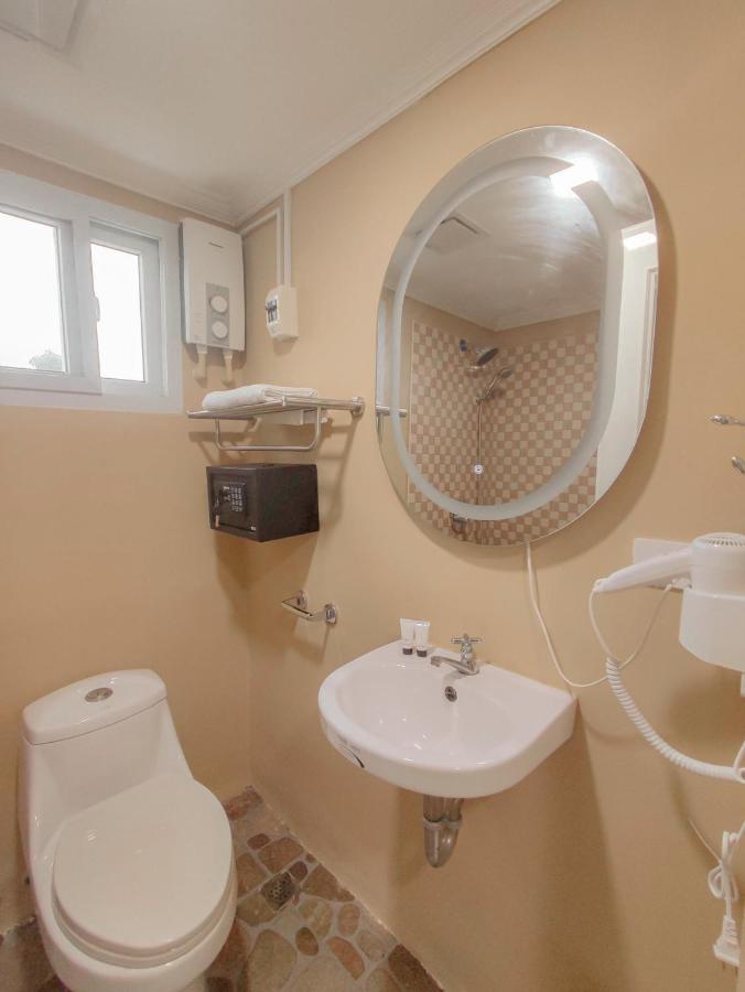 Joe'S Castle Bed & Breakfast Sagbayan Екстериор снимка